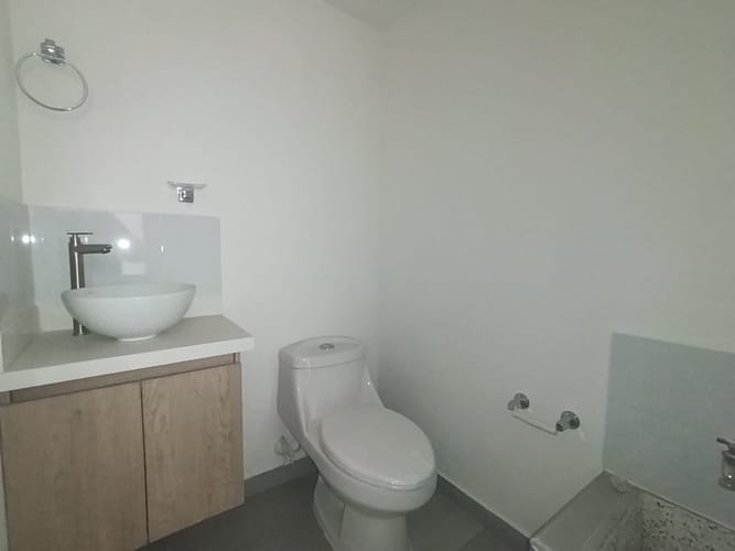 Local en arriendo en Suramérica, Itagüí, 97 m² · foto 7 de 8