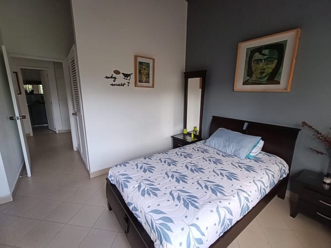 Apartamento de 4 alcobas en arriendo en Laureles, Medellín, 103 m² · foto 3 de 16