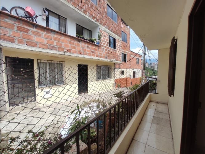 Casa de 2 alcobas en venta en El Rincón, Medellín, 52 m² · foto 8 de 9