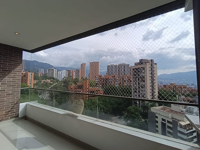 Apartaestudio en arriendo en El Poblado, Medellín, 69 m² · foto 1 de 12