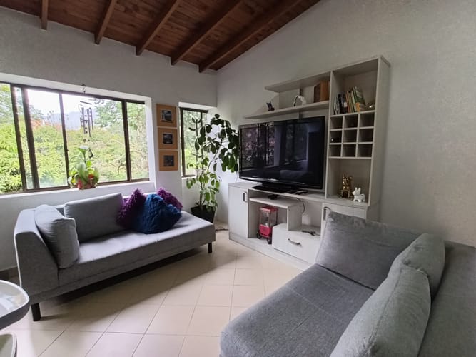 Apartamento de 4 alcobas en arriendo en Laureles, Medellín, 103 m² · foto 15 de 16