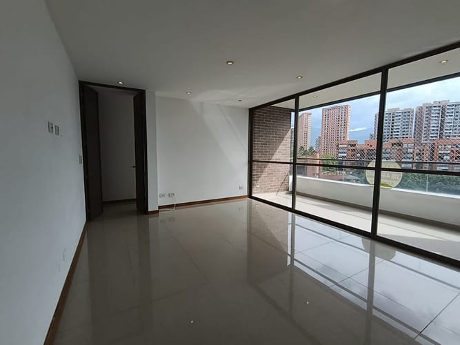 Apartaestudio en arriendo en El Poblado, Medellín, 69 m² · foto 2 de 12