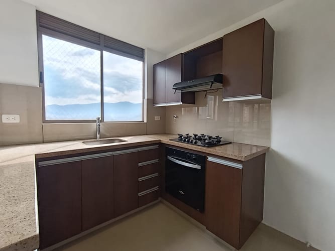 Apartaestudio en arriendo en El Poblado, Medellín, 69 m² · foto 5 de 12