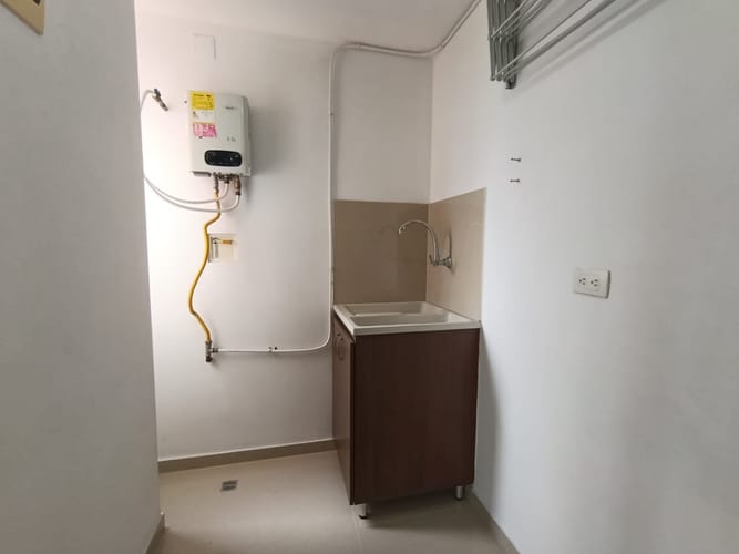 Apartaestudio en arriendo en El Poblado, Medellín, 69 m² · foto 7 de 12
