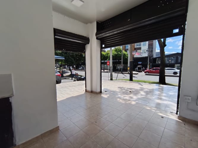 Local en arriendo en La Castellana, Medellín, 18 m² · foto 7 de 9