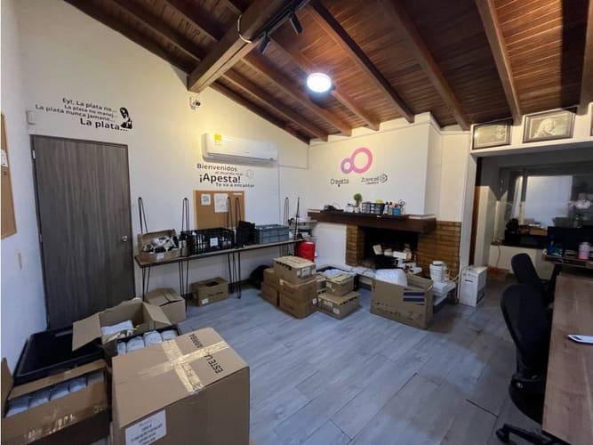 Casa de 5 alcobas en arriendo en San Lucas, Medellín, 590 m² · foto 2 de 24