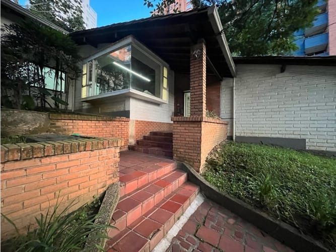 Casa de 5 alcobas en arriendo en San Lucas, Medellín, 590 m² · foto 4 de 24