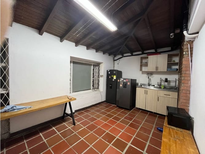 Casa de 5 alcobas en arriendo en San Lucas, Medellín, 590 m² · foto 5 de 24