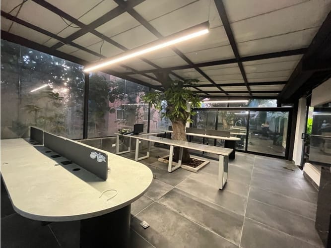 Casa de 5 alcobas en arriendo en San Lucas, Medellín, 590 m² · foto 8 de 24