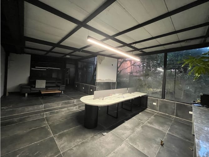 Casa de 5 alcobas en arriendo en San Lucas, Medellín, 590 m² · foto 9 de 24