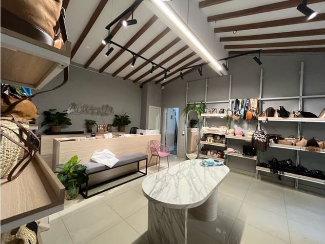 Casa de 5 alcobas en arriendo en San Lucas, Medellín, 590 m² · foto 12 de 24