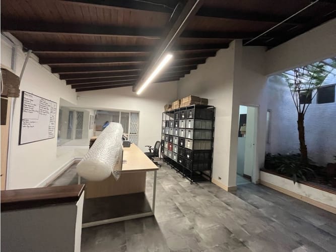 Casa de 5 alcobas en arriendo en San Lucas, Medellín, 590 m² · foto 14 de 24