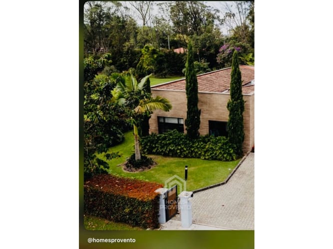 Casa de 5 alcobas en arriendo en San Lucas, Medellín, 590 m² · foto 23 de 24