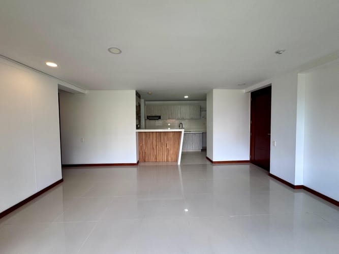 Apartamento de 2 alcobas en arriendo en El Poblado, Envigado, 80 m² · foto 3 de 16