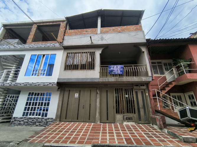Apartamento de 5 alcobas en arriendo en Prados Del Sur, Cali, 90 m² · foto 2 de 24