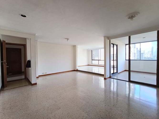 Apartamento de 3 alcobas en arriendo en El Poblado, Medellín, 156 m² · foto 2 de 18