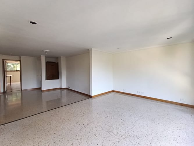 Apartamento de 3 alcobas en arriendo en El Poblado, Medellín, 156 m² · foto 3 de 18