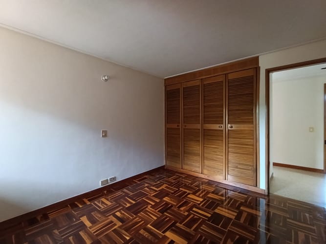 Apartamento de 3 alcobas en arriendo en El Poblado, Medellín, 156 m² · foto 13 de 18