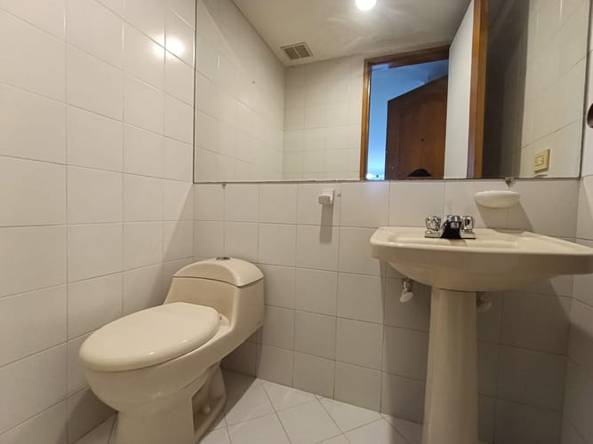 Apartamento de 3 alcobas en arriendo en El Poblado, Medellín, 156 m² · foto 17 de 18