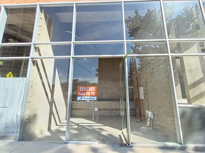 Local en arriendo en Laureles, Medellín, 27 m² · foto 2 de 12