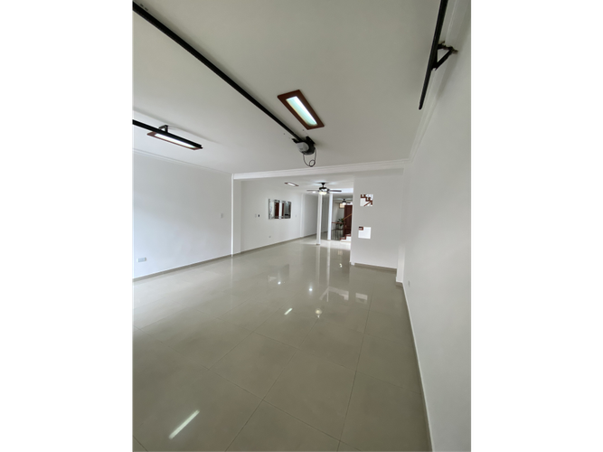 Casa de 5 alcobas en venta en El Ingenio, Cali, 221 m² · foto 2 de 24