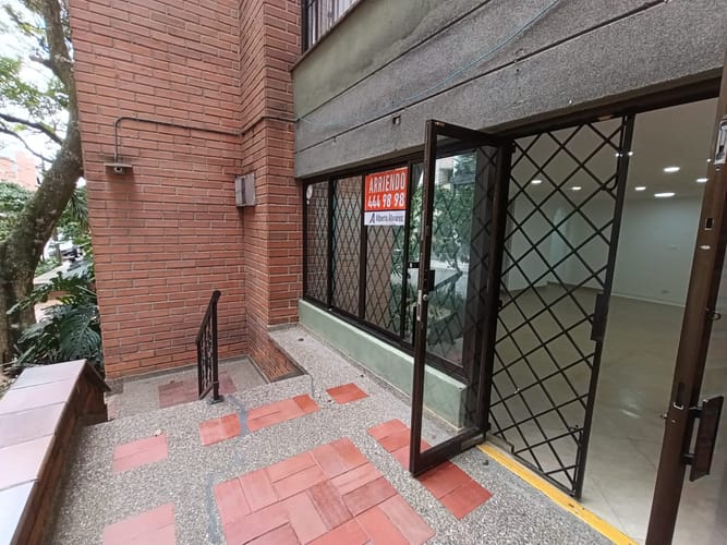 Local en arriendo en Laureles, Medellín, 37 m² · foto 2 de 14