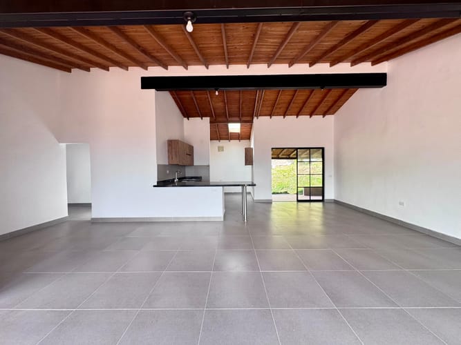 Casa de 4 alcobas en arriendo en Camino Verde, Envigado, 220 m² · foto 2 de 20