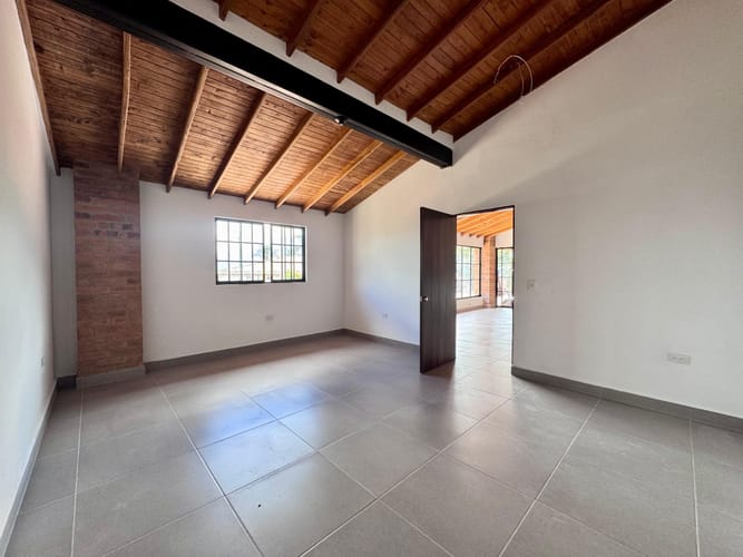Casa de 4 alcobas en arriendo en Camino Verde, Envigado, 220 m² · foto 4 de 20