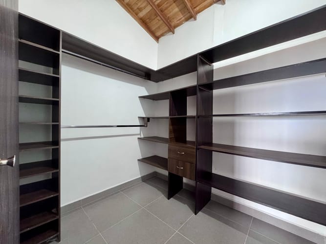 Casa de 4 alcobas en arriendo en Camino Verde, Envigado, 220 m² · foto 6 de 20