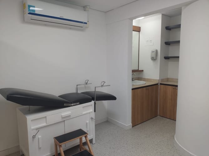 Consultorio en arriendo en El Poblado, Medellín, 30 m² · foto 2 de 6