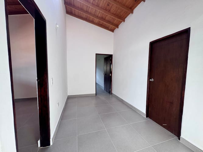 Casa de 4 alcobas en arriendo en Camino Verde, Envigado, 220 m² · foto 10 de 20
