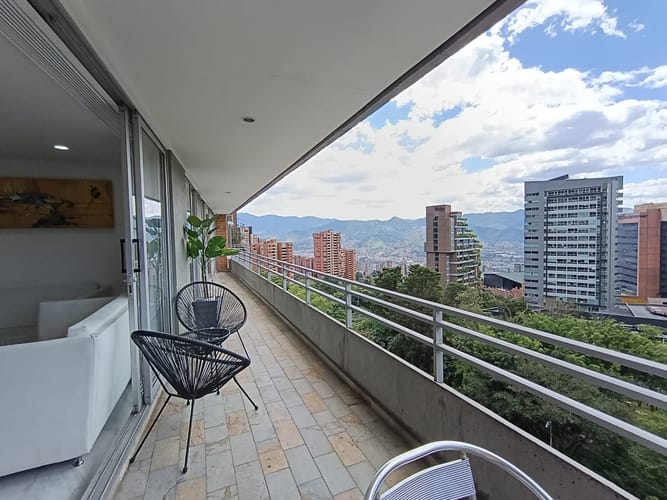 Apartamento de 2 alcobas en arriendo en El Poblado, Medellín, 117 m² · foto 3 de 15