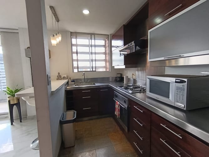 Apartamento de 2 alcobas en arriendo en El Poblado, Medellín, 117 m² · foto 6 de 15