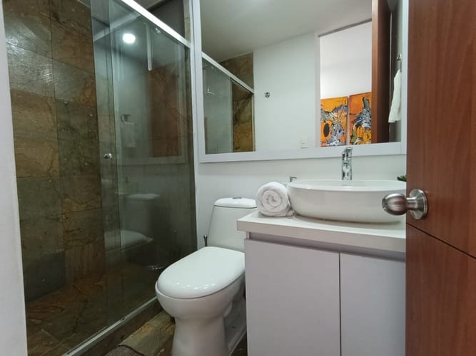 Apartamento de 2 alcobas en arriendo en El Poblado, Medellín, 117 m² · foto 8 de 15