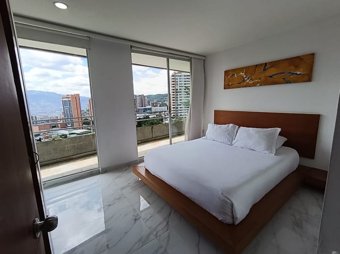 Apartamento de 2 alcobas en arriendo en El Poblado, Medellín, 117 m² · foto 10 de 15