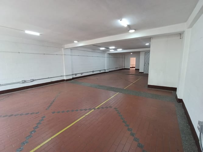 Bodega en arriendo en Cristo Rey, Medellín, 160 m² · foto 2 de 12