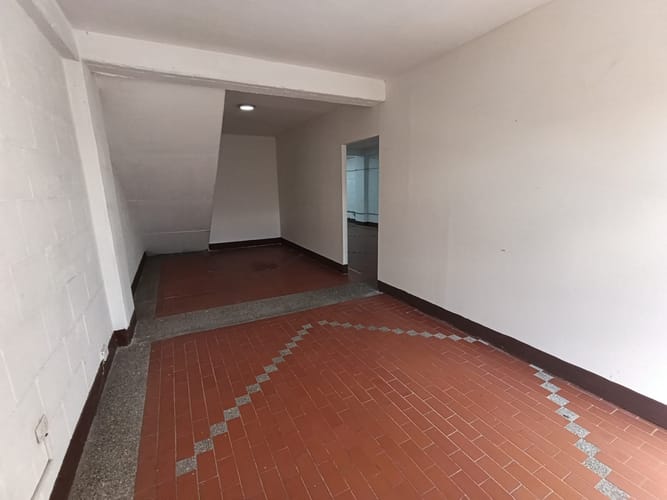 Bodega en arriendo en Cristo Rey, Medellín, 160 m² · foto 8 de 12