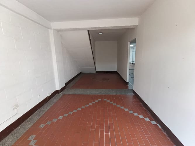 Bodega en arriendo en Cristo Rey, Medellín, 160 m² · foto 9 de 12