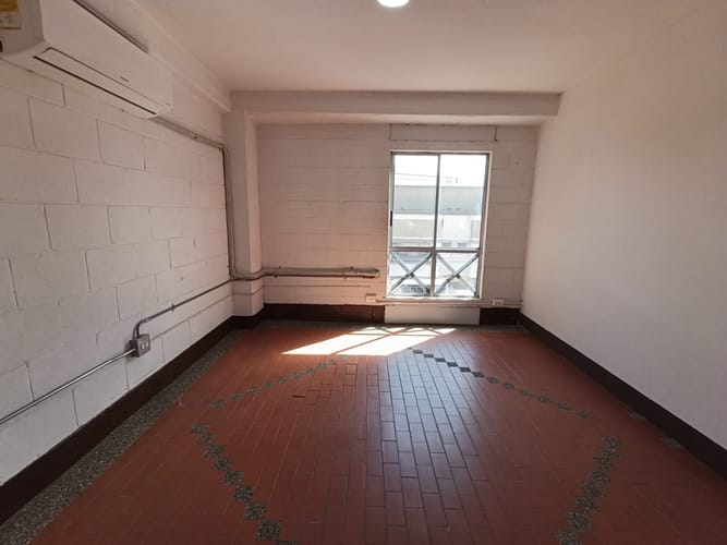 Bodega en arriendo en Cristo Rey, Medellín, 160 m² · foto 11 de 12