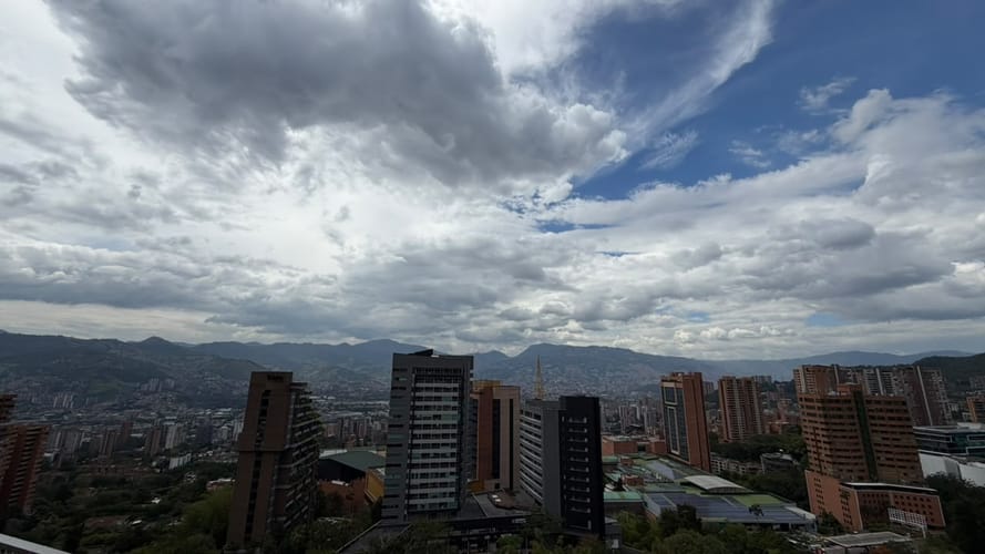Apartamento de 3 alcobas en arriendo en El Poblado, Medellín, 177 m² · foto 3 de 17