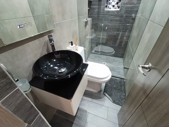 Apartamento de 4 alcobas en arriendo en Laureles, Medellín, 130 m² · foto 2 de 18