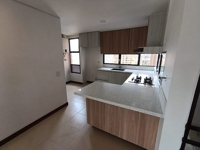 Apartamento de 3 alcobas en arriendo en Las Lomas, Medellín, 138 m² · foto 3 de 20
