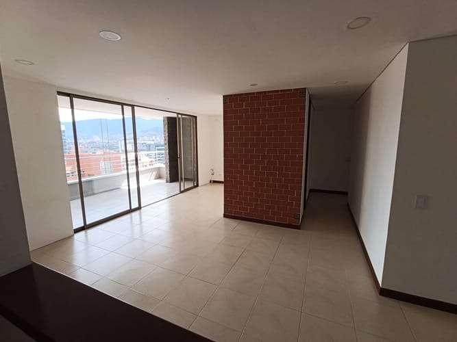 Apartamento de 3 alcobas en arriendo en Las Lomas, Medellín, 138 m² · foto 5 de 20