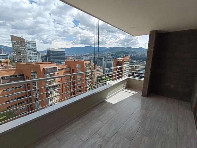 Apartamento de 3 alcobas en arriendo en Las Lomas, Medellín, 138 m² · foto 8 de 20