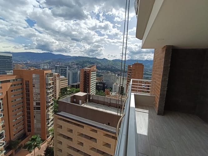 Apartamento de 3 alcobas en arriendo en Las Lomas, Medellín, 138 m² · foto 13 de 20