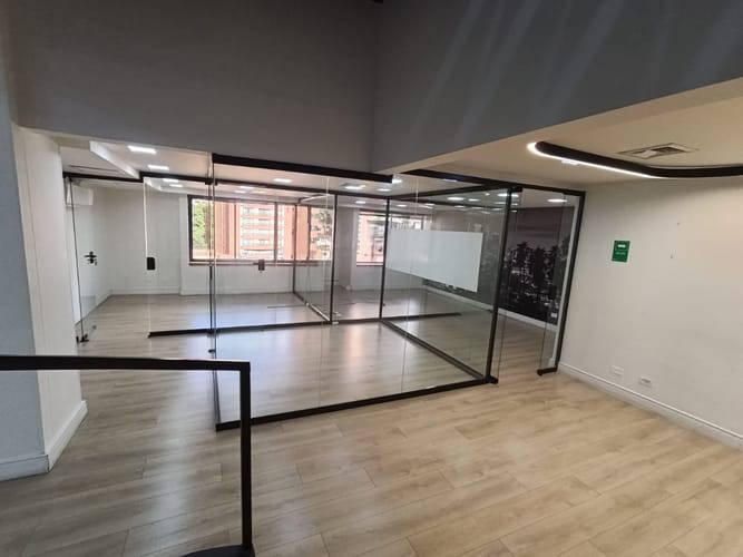Oficina en arriendo en El Poblado, Medellín, 142 m² · foto 2 de 20