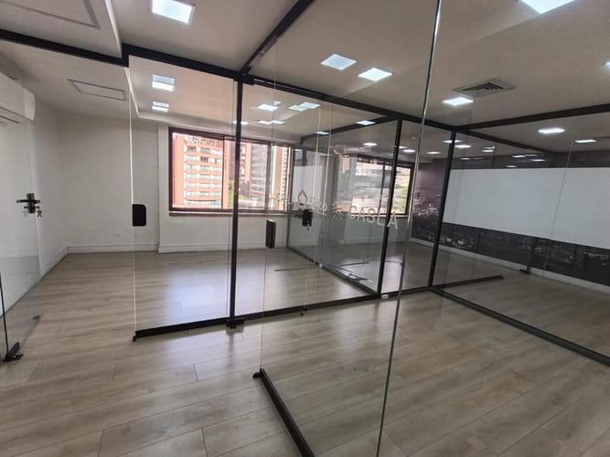 Oficina en arriendo en El Poblado, Medellín, 142 m² · foto 13 de 20