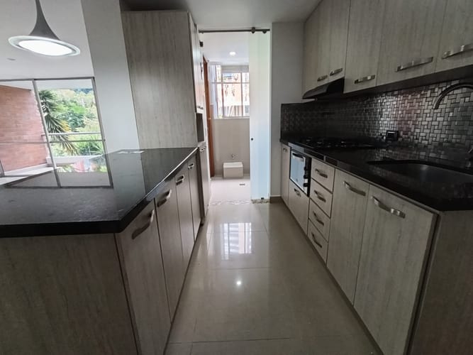 Apartamento de 3 alcobas en arriendo en Loma Del Escobero, Envigado, 116 m² · foto 2 de 15