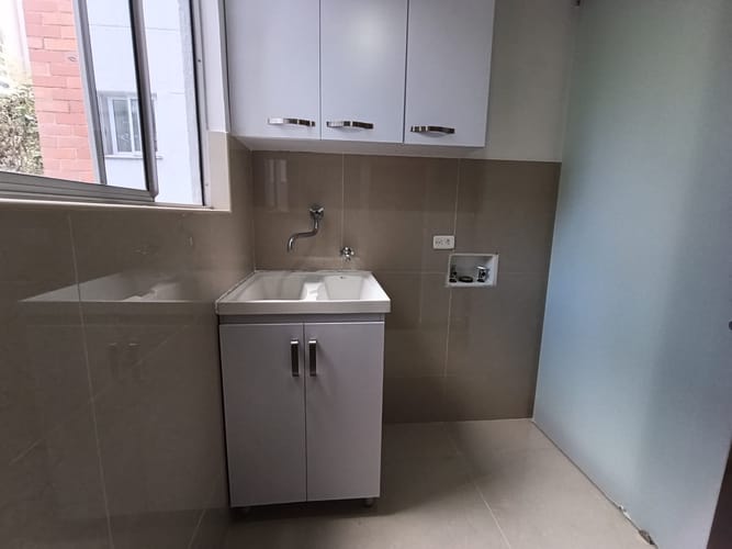 Apartamento de 3 alcobas en arriendo en Loma Del Escobero, Envigado, 116 m² · foto 4 de 15