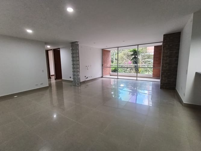 Apartamento de 3 alcobas en arriendo en Loma Del Escobero, Envigado, 116 m² · foto 5 de 15